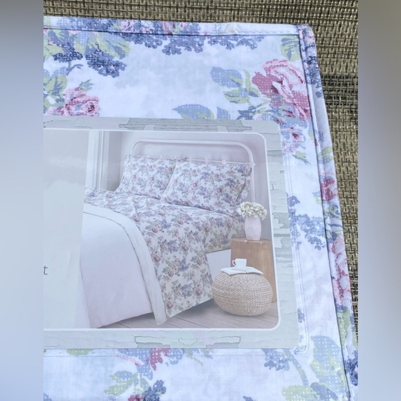Shabby Chic The Farmhouse Rachel Ashwell Cross Stitch Rose QUEEN Sheet Set 4pc - Picture 6 of 6